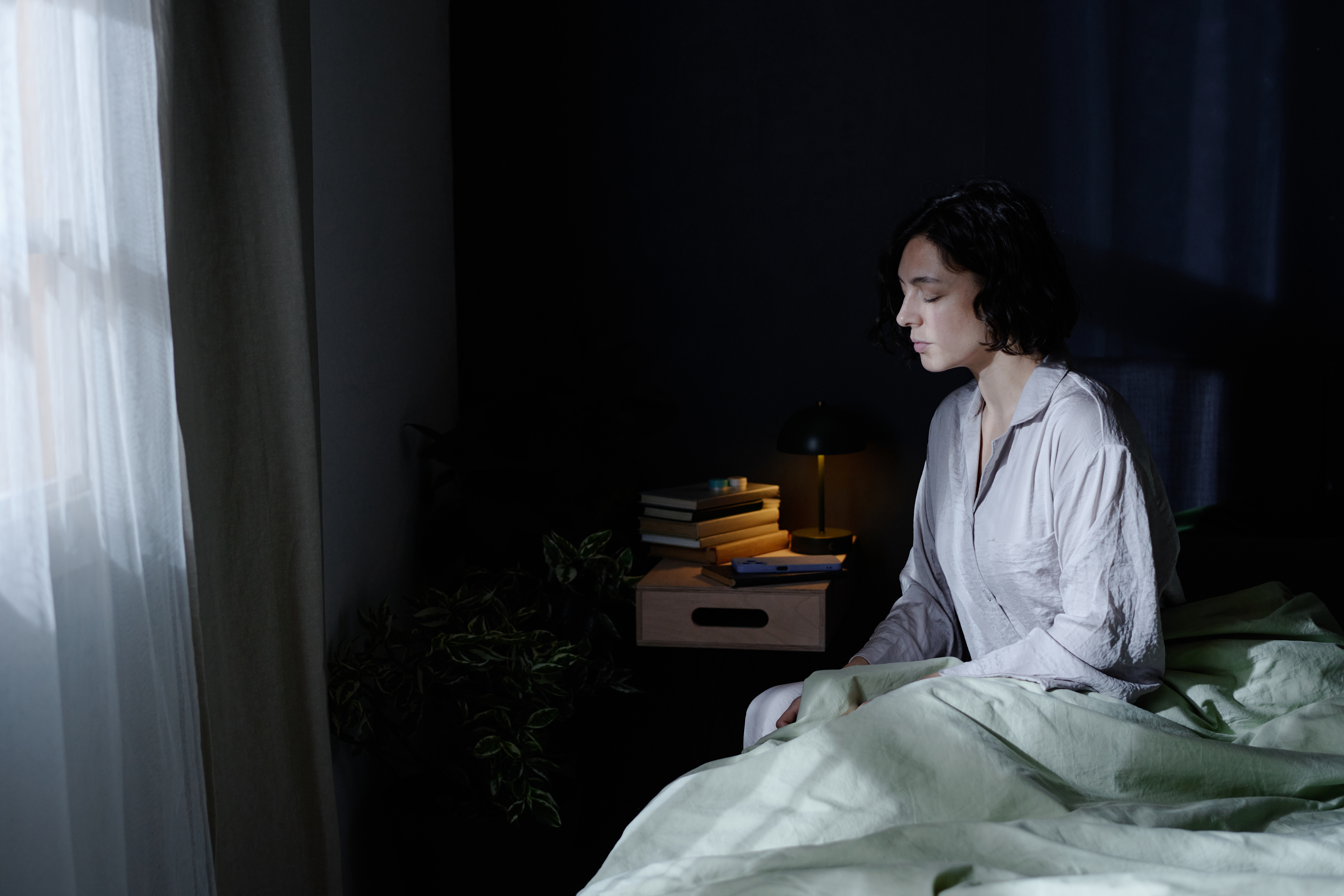 Лунатизм (сомнамбулизм): что это такое и как проявляется